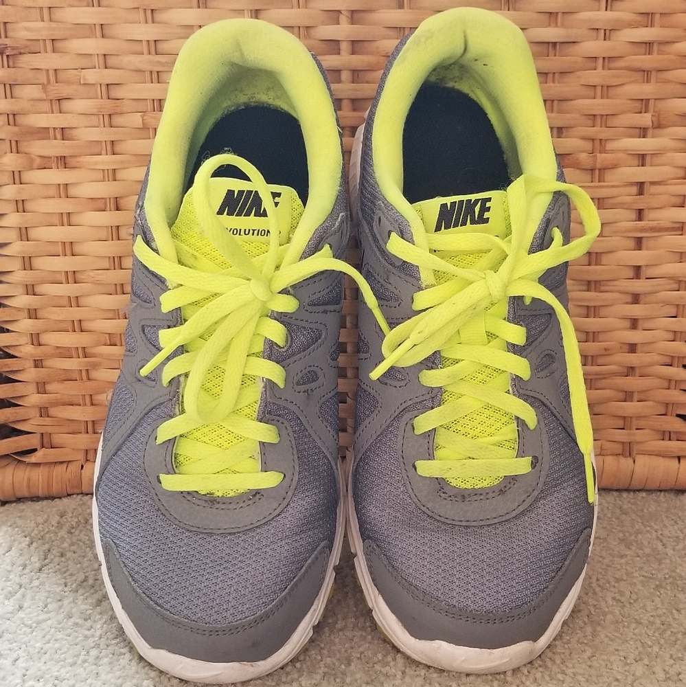 Nike revolution 2 sneakers